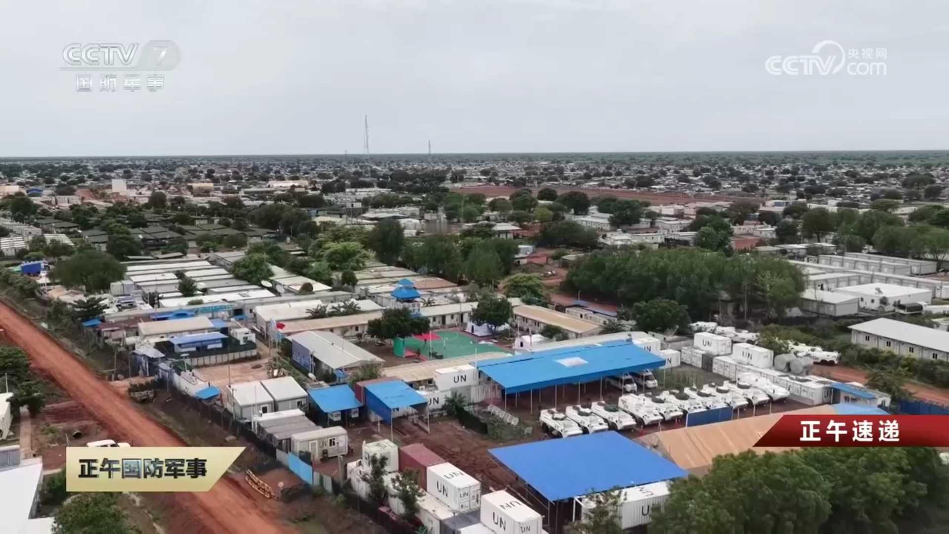 中国第三批赴阿卜耶伊维和快反分队，出现了一辆八轮装甲车，可能是一辆救护车，这么多