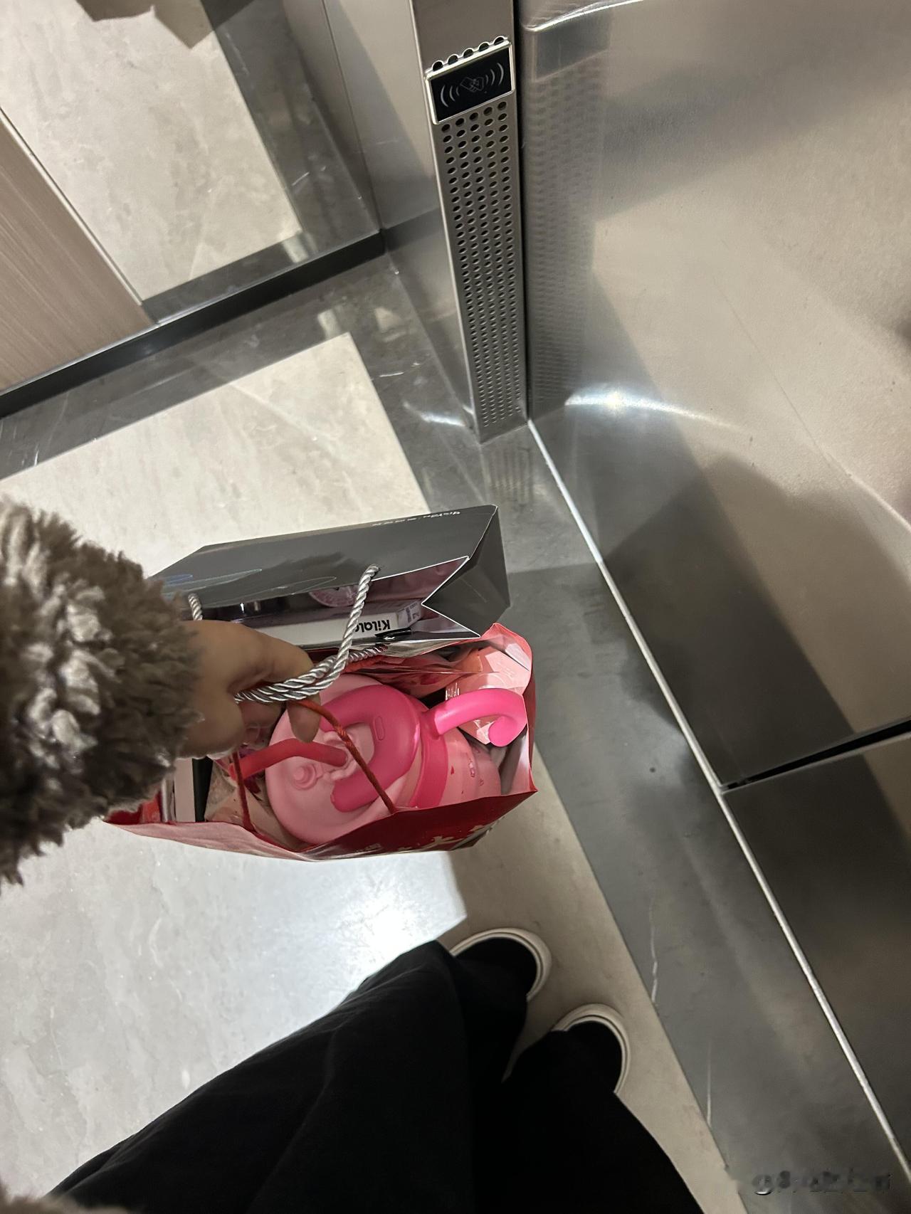 做了四年零九个月的主播，年前终于被辞退了被辞退的当天心里想的是“太好了！我终于