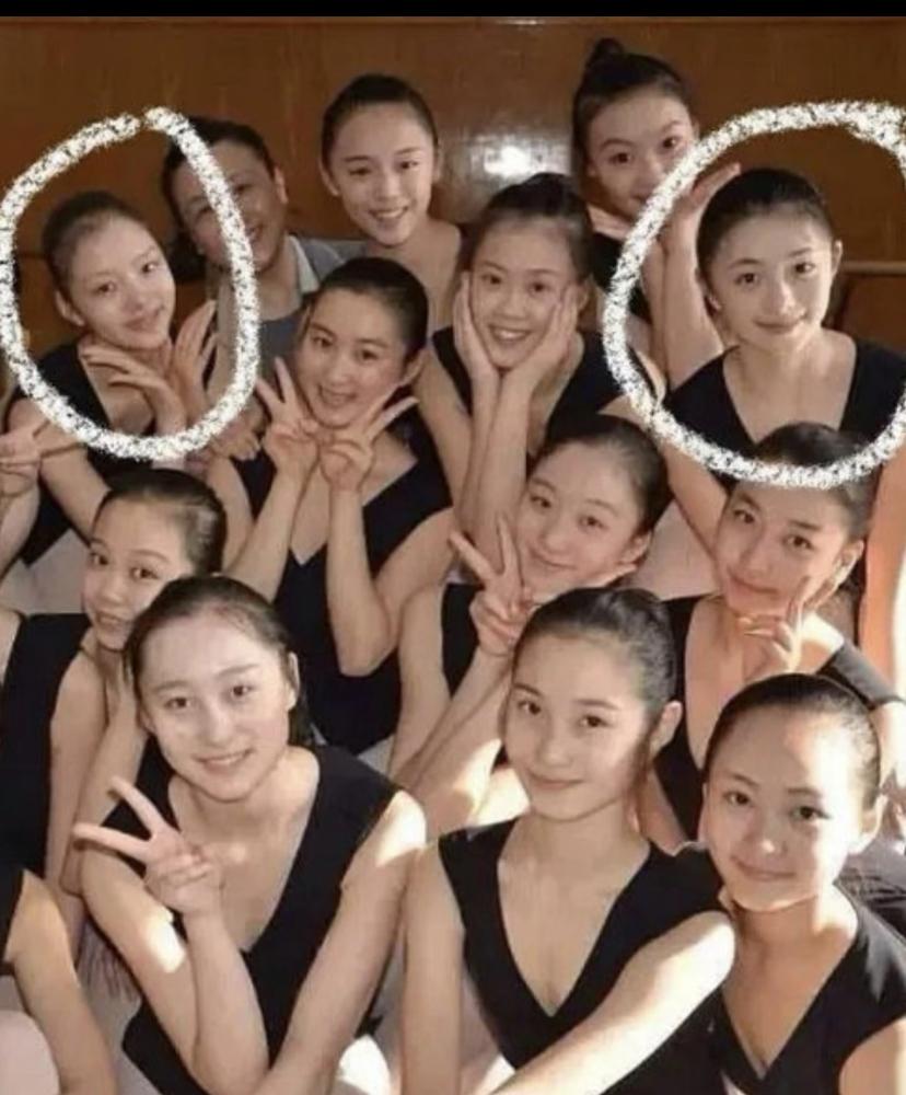第一次知道刘浩存和任敏竟然是同学不得不说，看她俩班级合照，任敏真的逊色太多刘