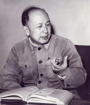 55年钱学森回国提出见两人被拒陈赓得知后急飞哈尔滨：他是自己人。1955年，钱学