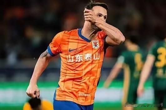 不过比赛的进程和结果证明了唐指导的正确，泰山队黄政宇两黄变一红罚下，泰山队人员处