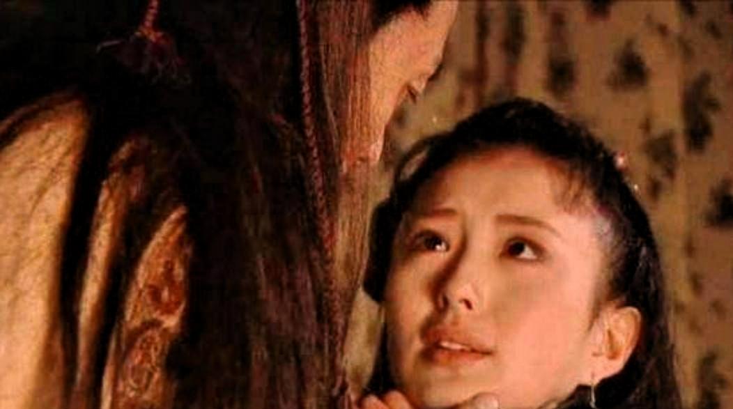 1855年，洪秀全洗完澡，妹妹洪宣娇未经通报就进来了，洪秀全笑着说：“妹子，好久