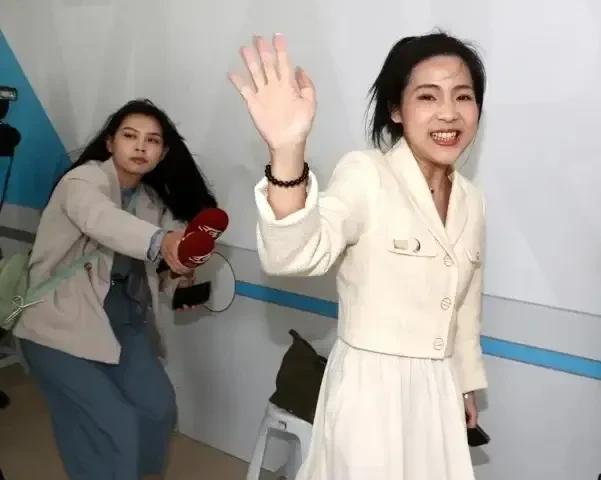 丹娜丝台风重创重创台湾地区南部，民众质疑罢团只推罢免不去救灾，国民党立委徐巧芯昨