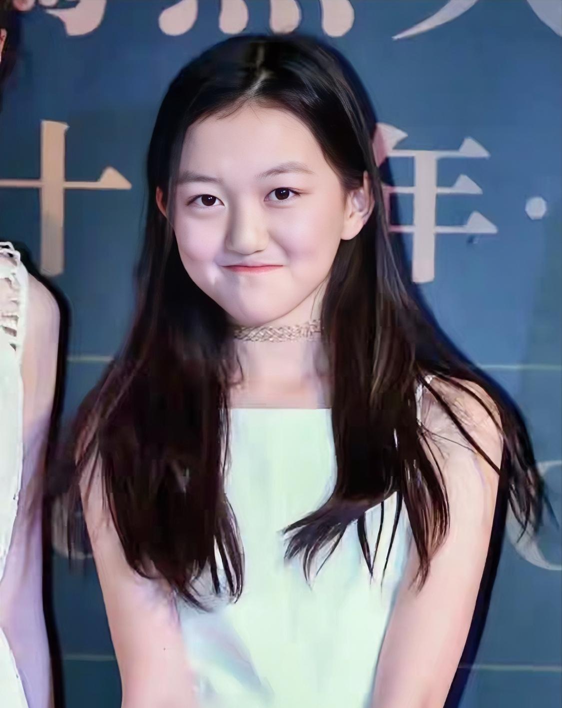 李亚鹏欠着几千万，李嫣在瑞士办画展，寄了台电动车回来，附言：“欠的钱慢慢还，家不