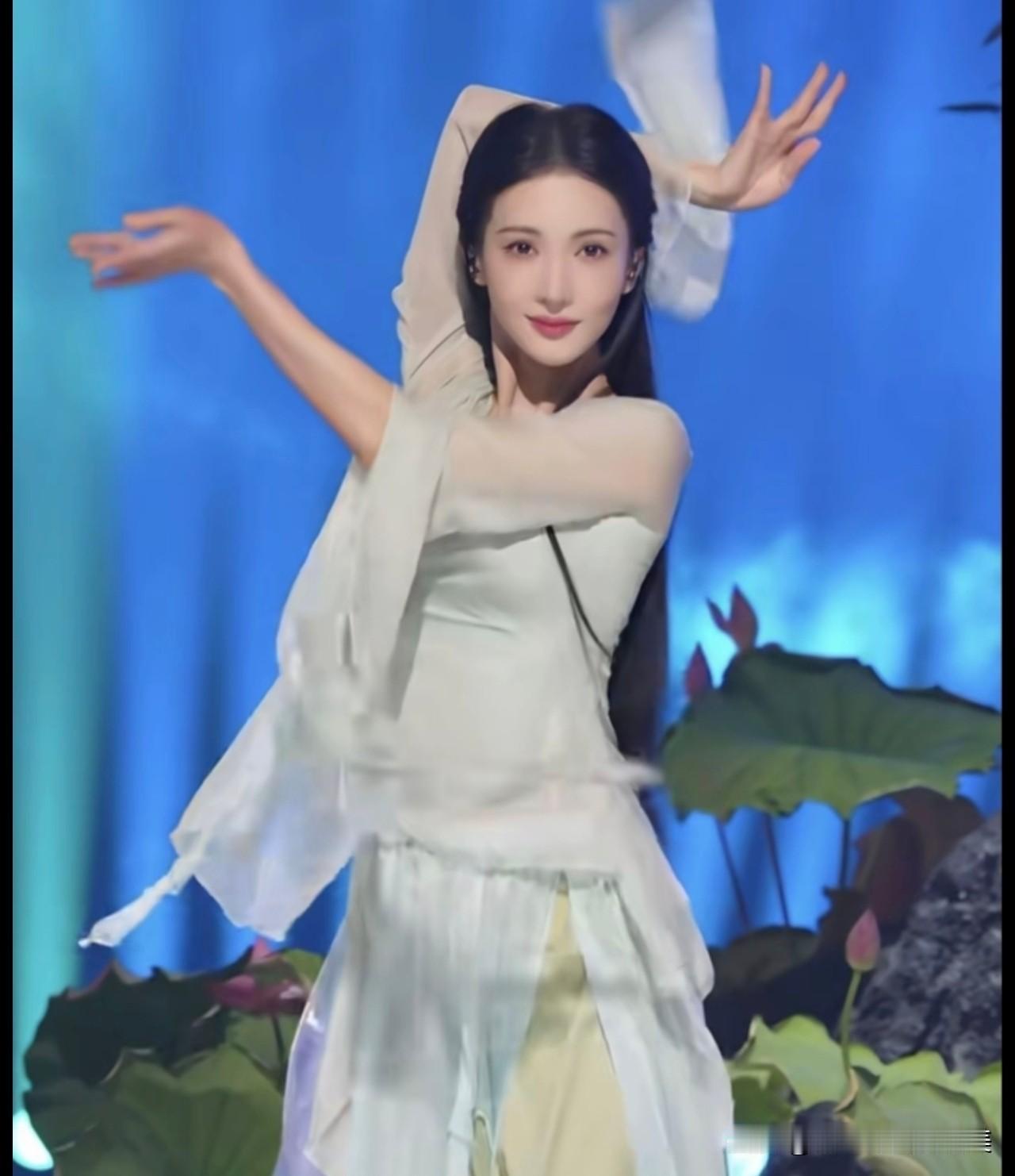 终于搞明白了，金晨这辈子最正确的选择不是当演员，而是小时候学了舞蹈。这次