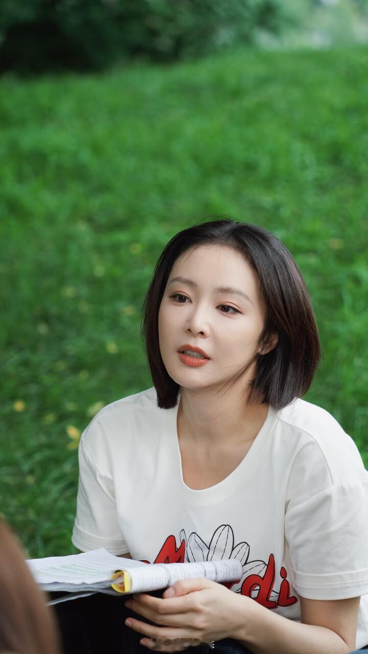 感觉高叶跟jennie有一丢丢像前段时间看高叶的电视剧，感觉她脸部的轮廓还有一些