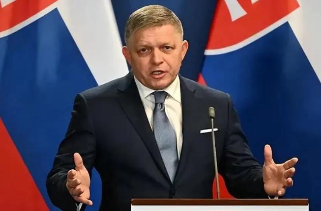 彻底翻脸！昨天，斯洛伐克总理菲佐宣布，从即日起，暂停向乌克兰提供紧急电力。即便乌