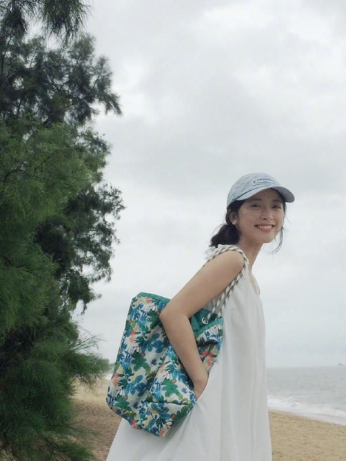 沈月阴天海岛花苞裙裤装​​​