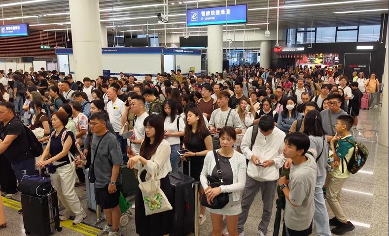 香港人不再周末北上消费了？《点新闻》报道，不少港友发帖，说不再像从前每周跑深圳逛
