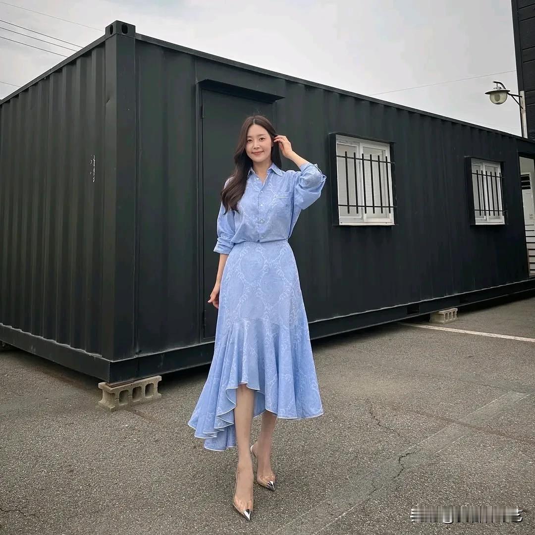 14日，演员韩智慧在个人Instagram上上传了多张照片。公开的照片中，韩智慧