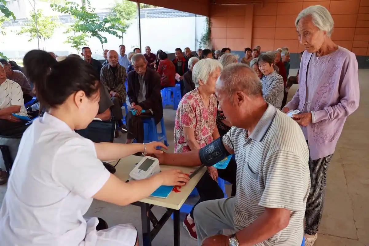 国家出手，老年体检“流水线”被叫停。从明年开始，65岁以上老人的免费体检彻底变样