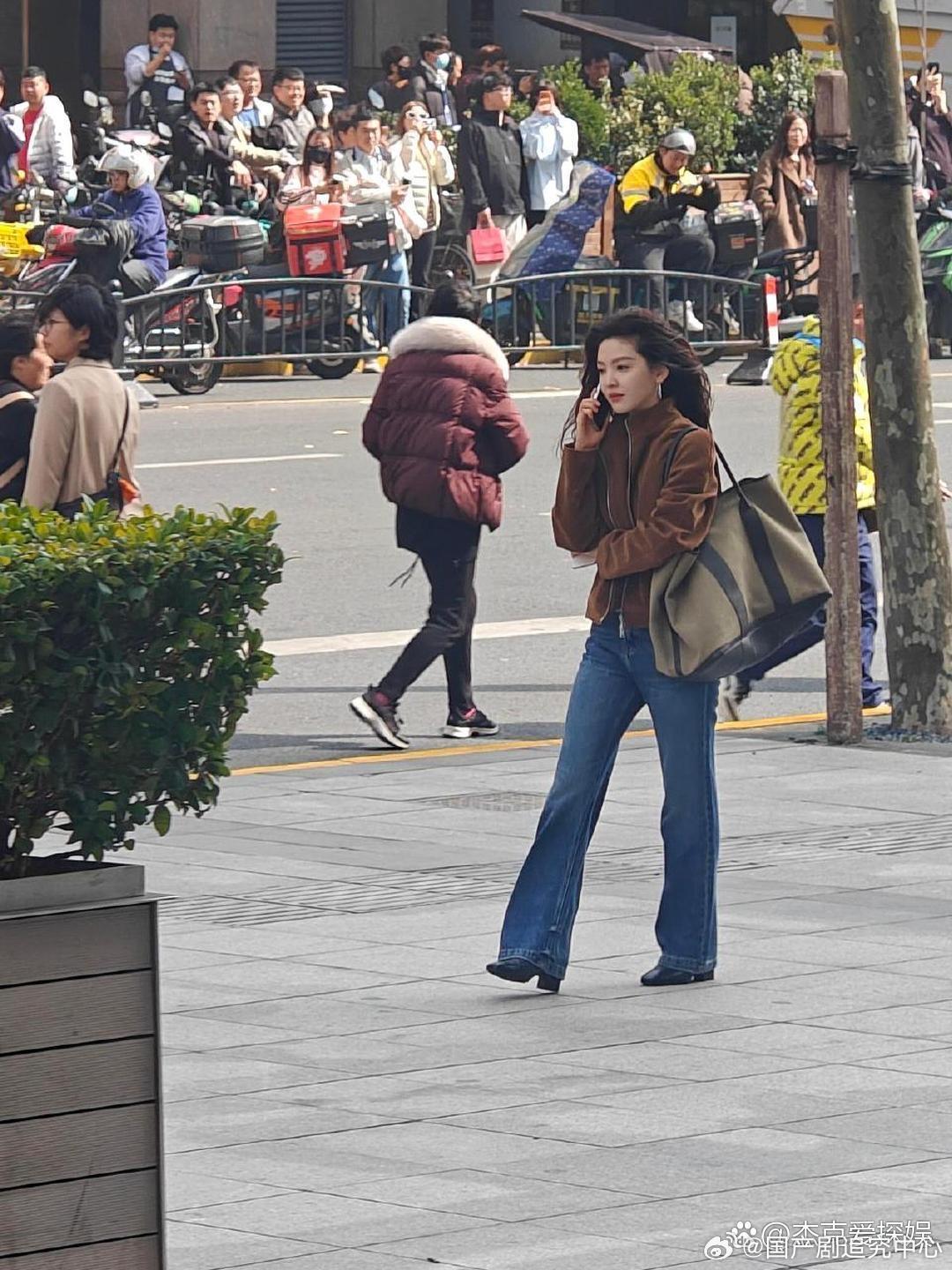 偶遇章若楠，果然明星里的淡颜在现实里还是挺有冲击力的