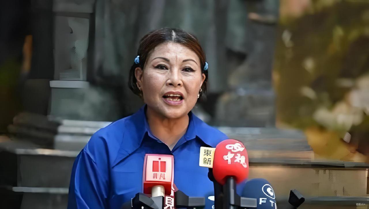 国民党疯了吗？自己选出的首位陆配中常委，只因高喊统一，转头就被自己人给停职了！这