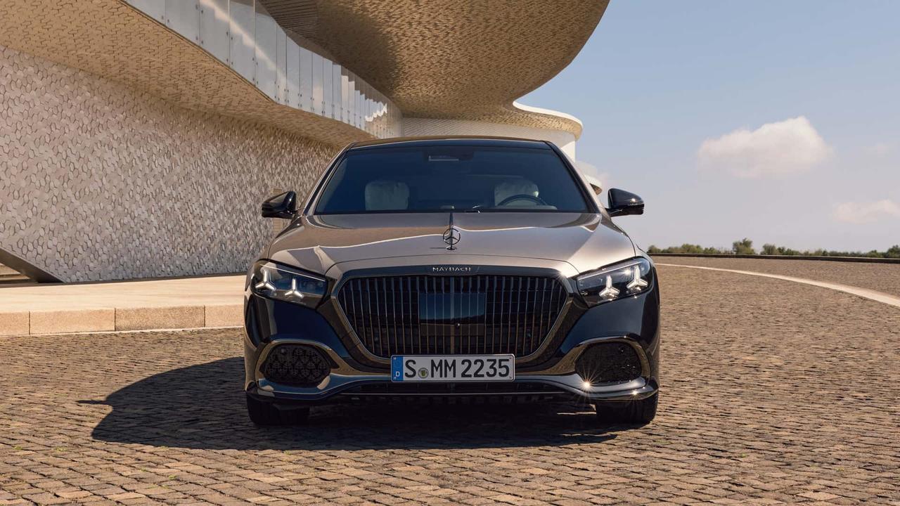 受日益严苛的欧7排放标准影响，梅赛德斯-奔驰经典的6.0升双涡轮增压V12发动机