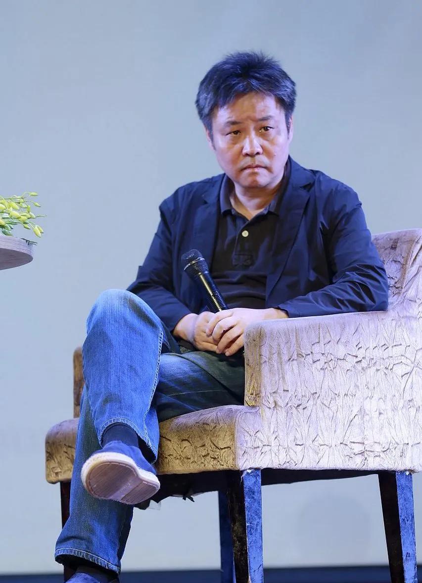 结婚的意义是什么？现代婚姻，形同一人？余华先生曾犀利地指出婚姻的困境：柴