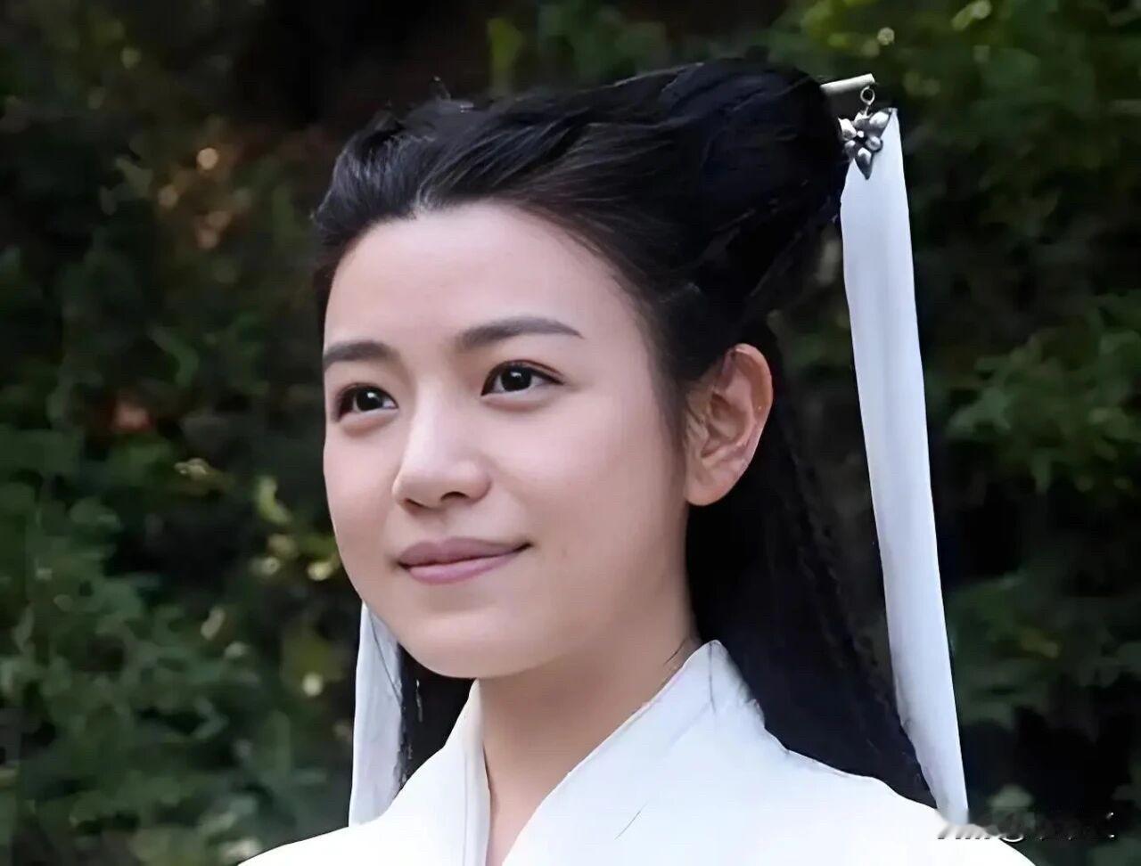 拉宏桑问陈妍希：“你最喜欢你哪部作品？”陈妍希几乎没有犹豫，低头温柔坦言：“那可