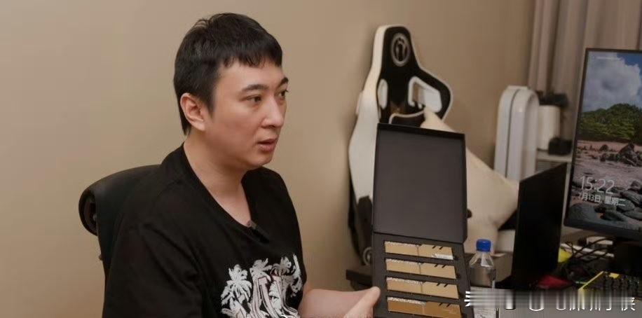 感谢AI时代，有网友盘点王思聪5年前100万配置的电脑。发现不但没贬值，
