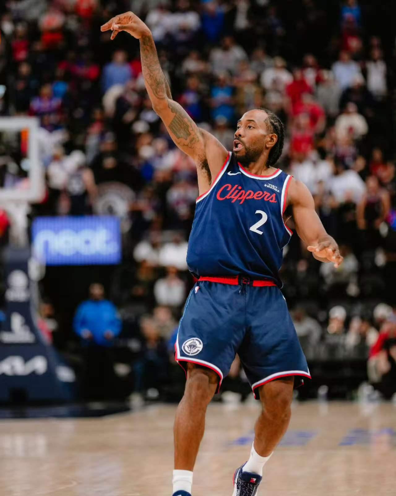 快船153-128森林狼，爱德华兹和伦纳德根本不是一个档次的球员打湖人，爱德华