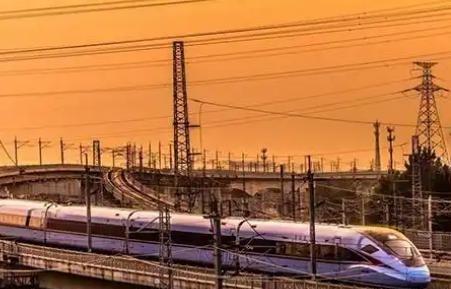 中国距离大规模拆除铁路还有多远？不夸张地说，未来10年之内估计都不太可能会拆，反