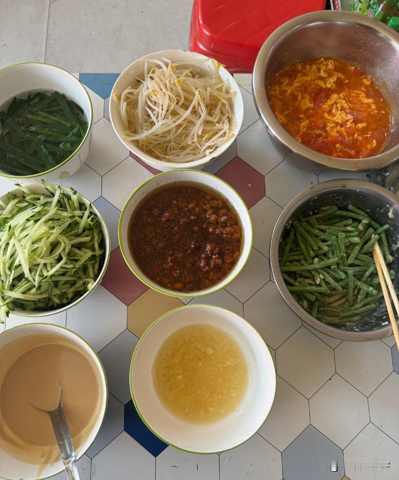 老话总说头伏饺子二伏面，三伏烙饼摊鸡蛋，规矩说得明明白白，但到我这儿一概不好使！