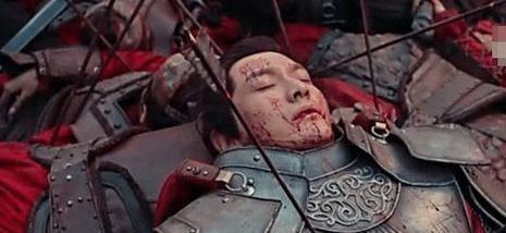 一大将胸部中箭奄奄一息，成吉思汗将他塞进牛肚子里，救了他一命要说古代战场上的狠