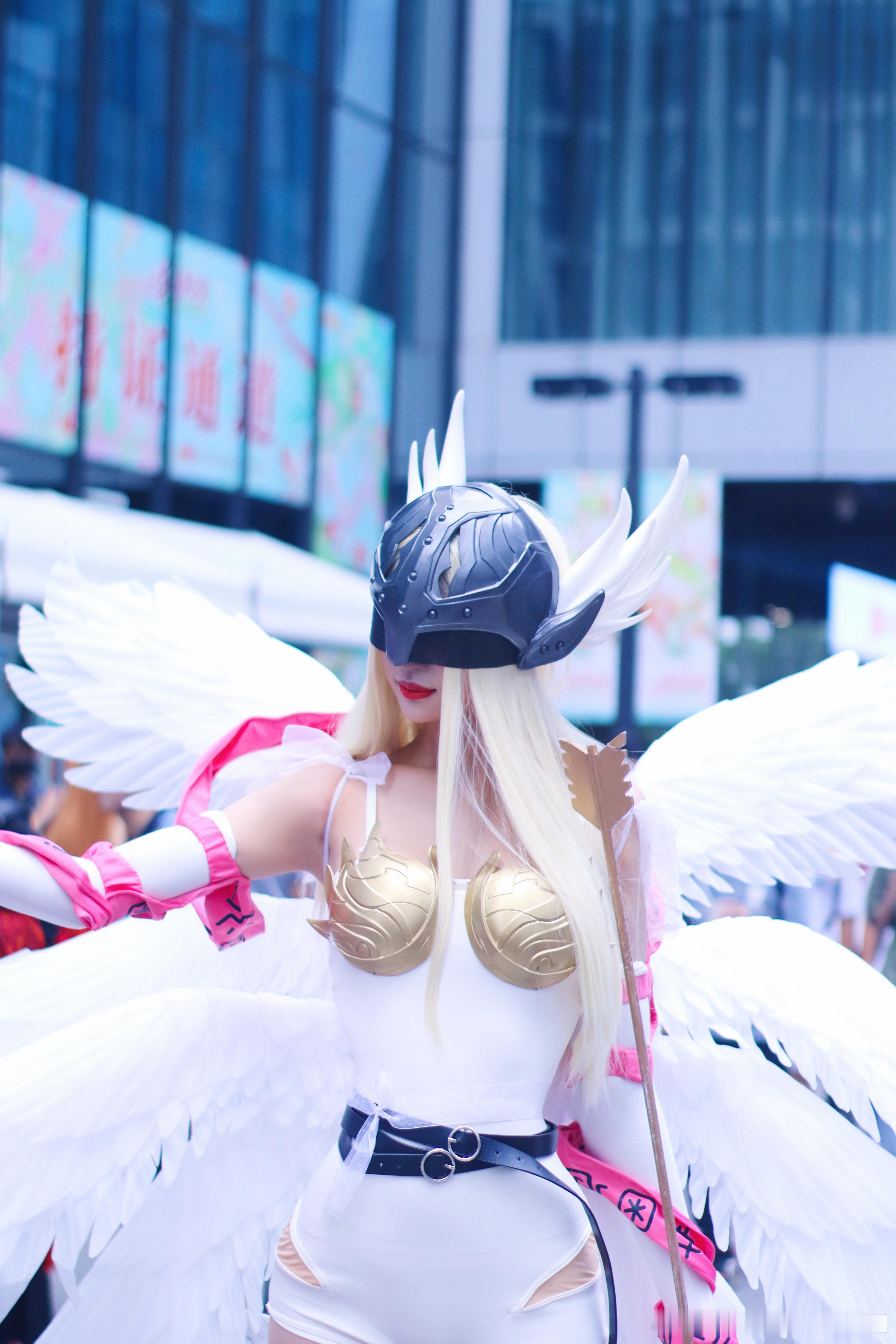 模特cosplay漫展世界上最让人底气十足的，不是尊重与平等，而是被偏爱。感