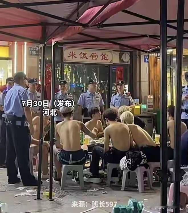 黄毛：帽子叔叔你们这是干嘛呀？帽子叔叔：主要是防患于未然黄毛：我们不就是撸个