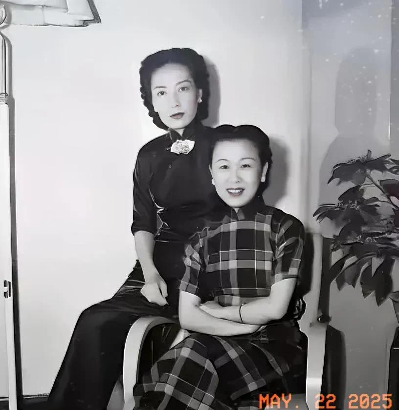 1937年的上海滩，夜风裹着黄浦江的湿气钻进百乐门的雕花窗棂。孟小冬躺在闺蜜姚玉