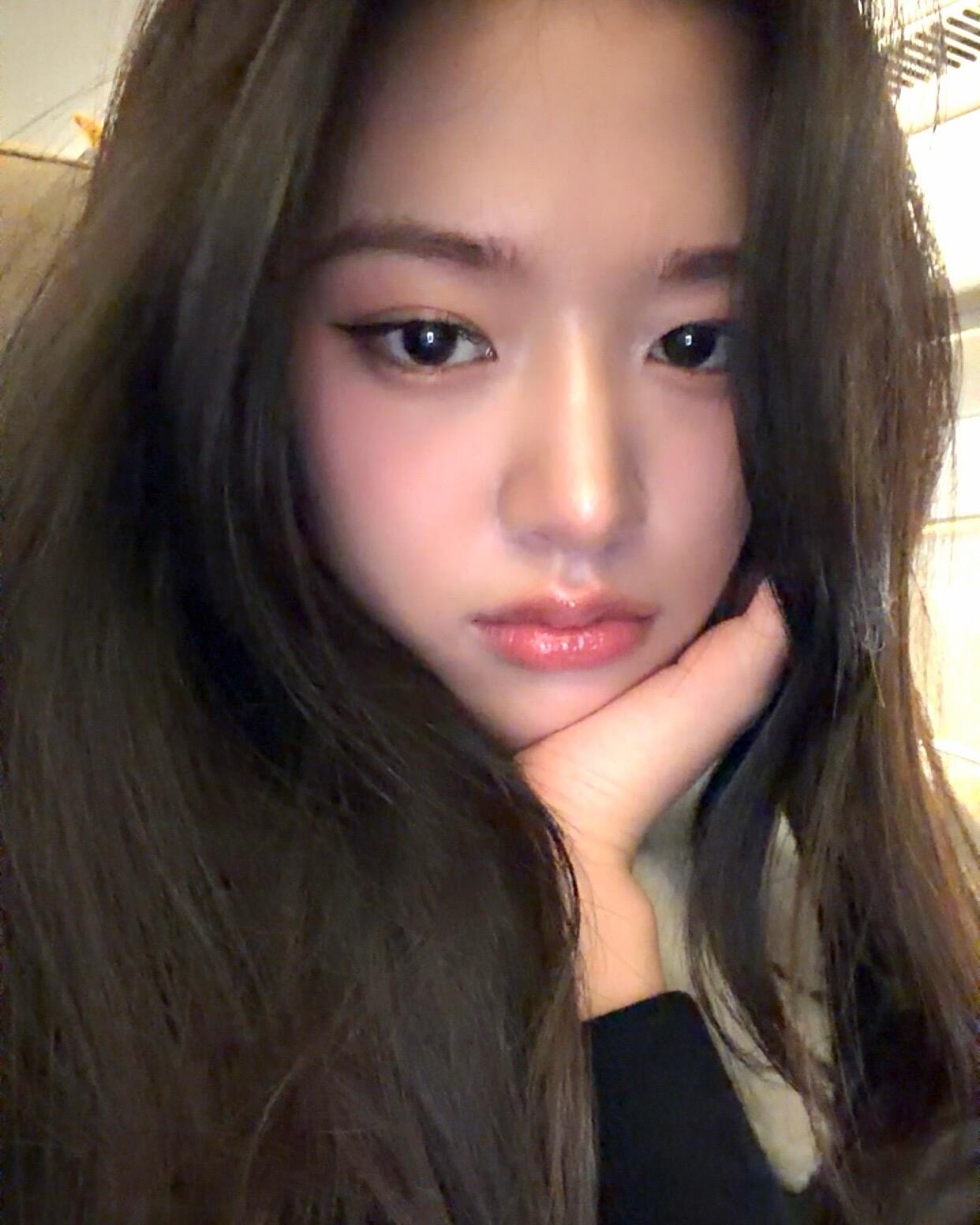 安宥真今天更新的怼脸照