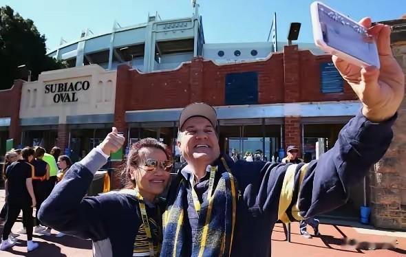 据我了解，澳大利亚有这样一群华人，本来国内就是体制内退休特别是女同志，50岁后来