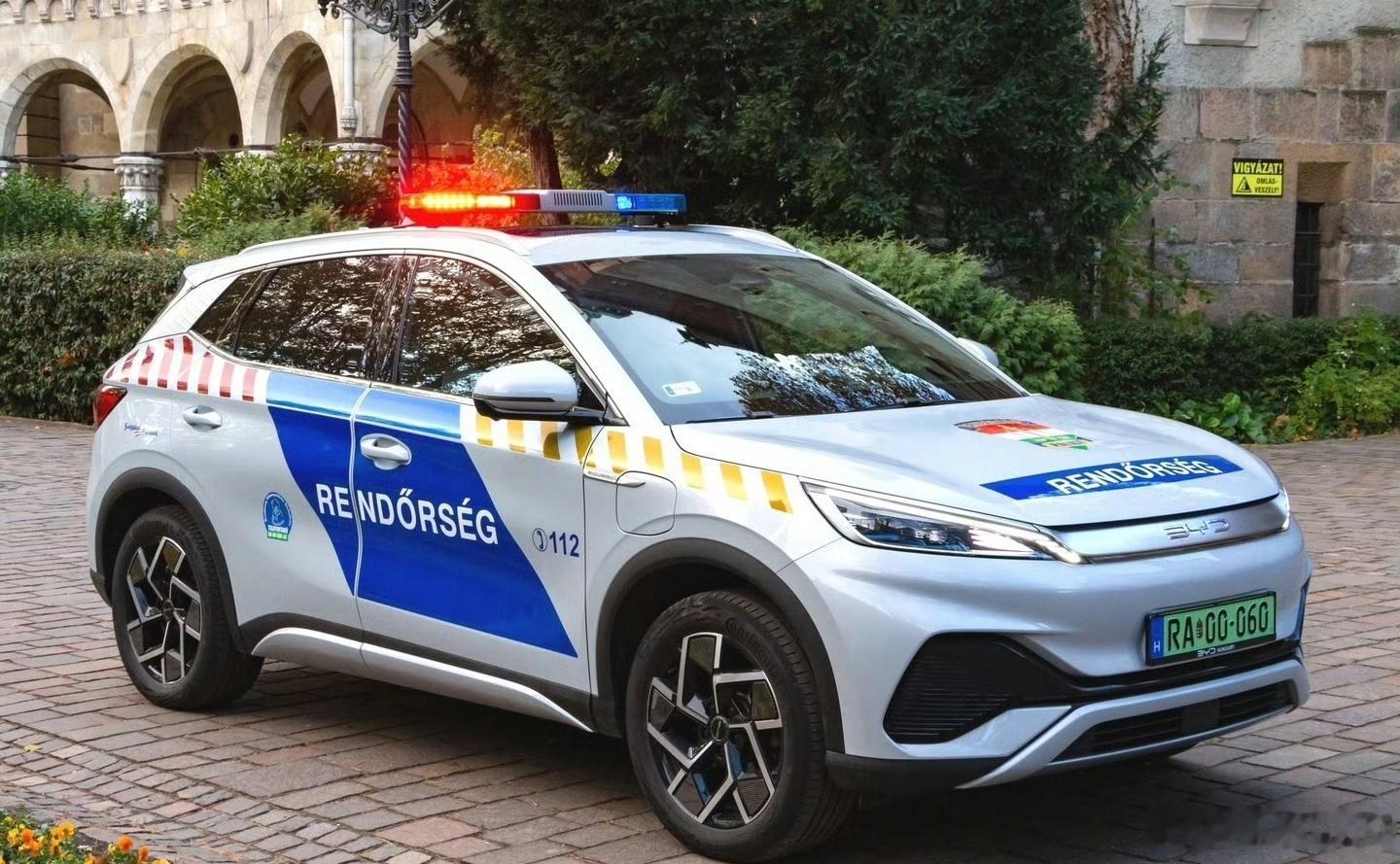 在世界各国，能做警车的车，肯定是质量过硬，跑的快，才能有效抓住坏人，维持长治久安