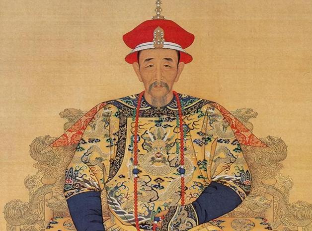公元1703年夏天，50岁的福全躺在病榻上，撑不了几天了。 弟弟康熙握住哥哥