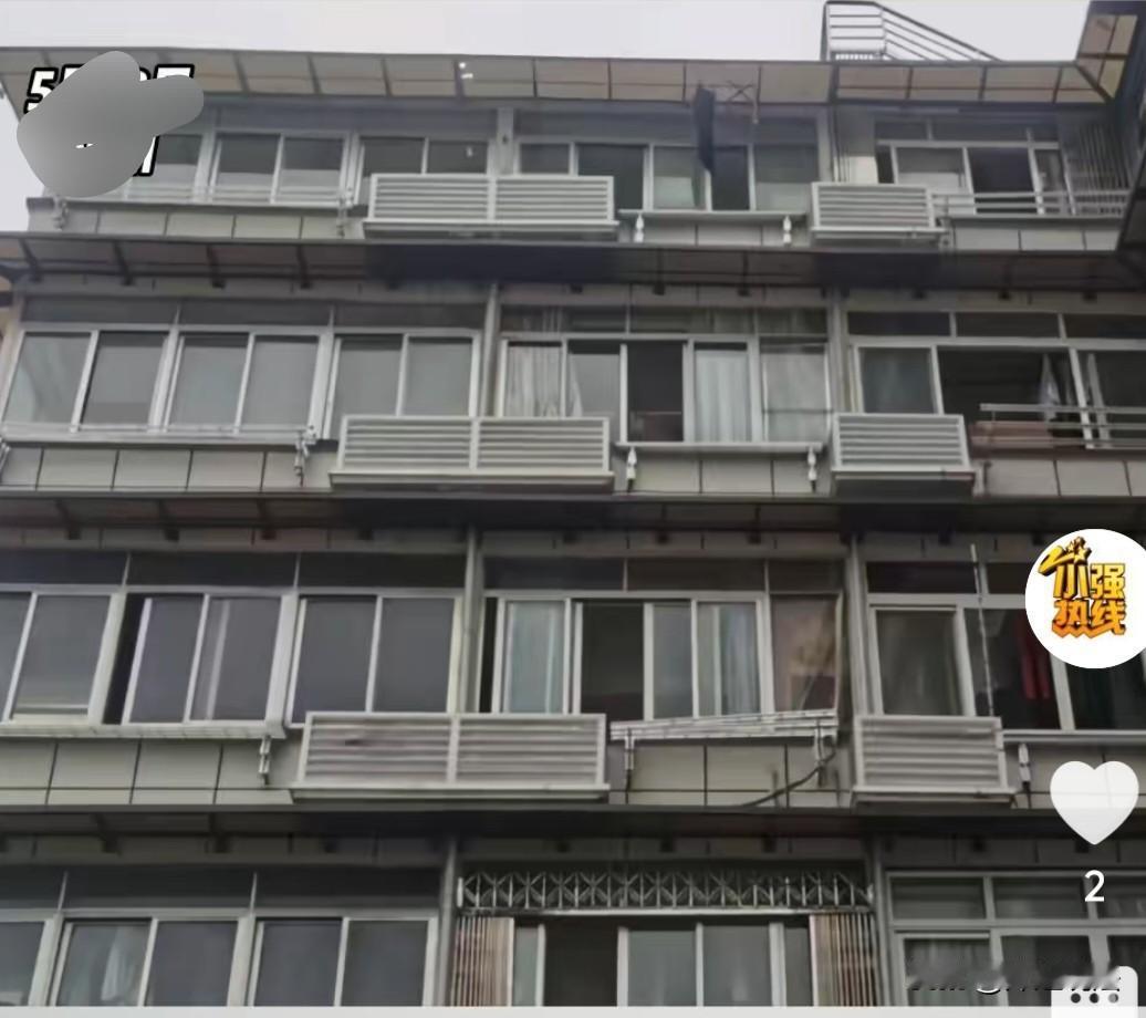 太糟心！杭州，卢女士租了一套房子，一直在渗水，满房的霉味，她想尽一切办法，问题无