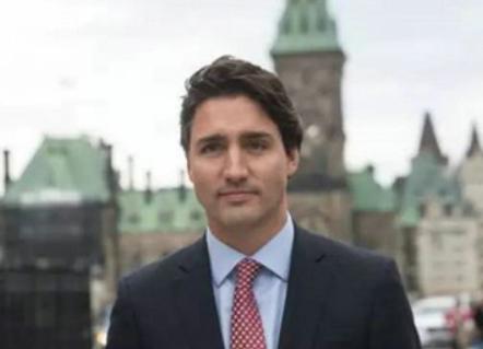 扛不住了？从100%到6.1%，加拿大给中国电动车降关税！加拿大调整了