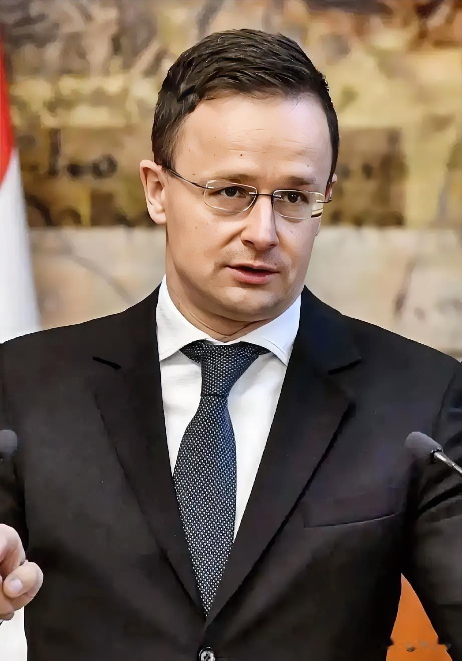 匈牙利宣布2月16日，匈牙利和斯洛伐克联手给克罗地亚写了封信，求他们帮忙运俄