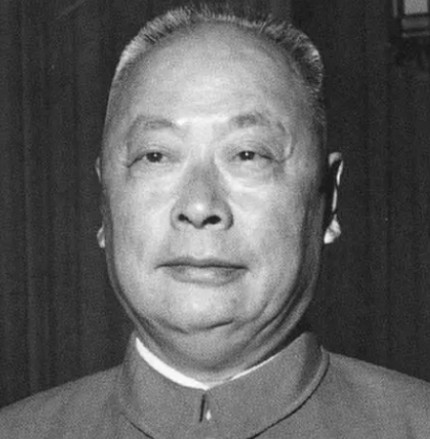 1949年，陈毅到上海一家面馆吃饭，正吃着，一老农走了进来点了一碗阳春面，陈毅见