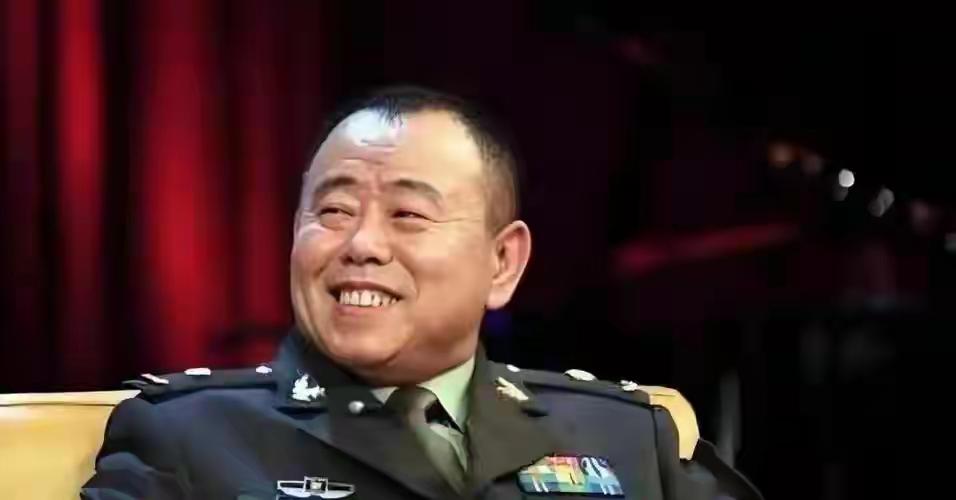 四个老婆、正师级待遇、全家移民，潘长江身上的标签个个离谱！潘长江身上的“四个