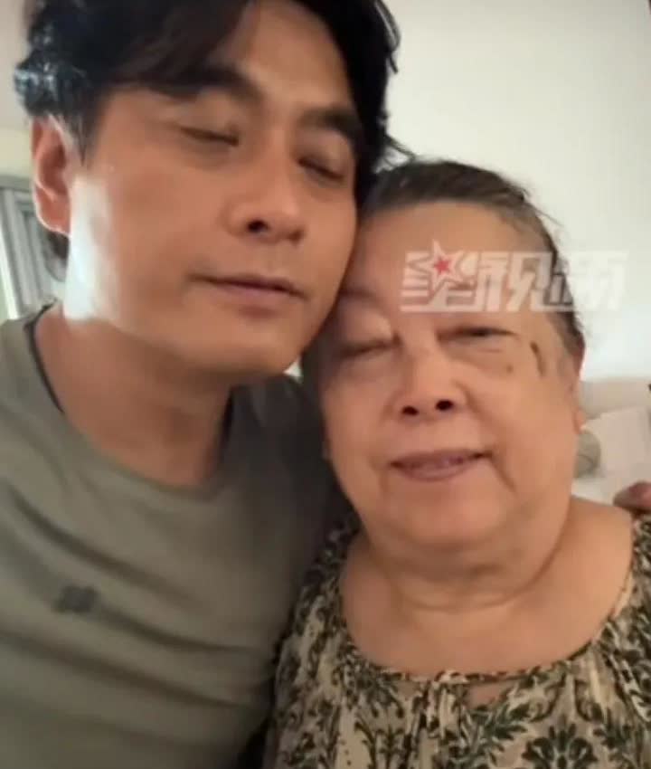 演员陈龙突击检查父母有没有开空调，果不其然，虽然上海最高温40多度，虽然母亲在厨