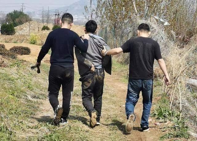 小偷彻底失业了！根本不仅是监控多，而是偷东西不赚钱了第一，现金消失了，偷无