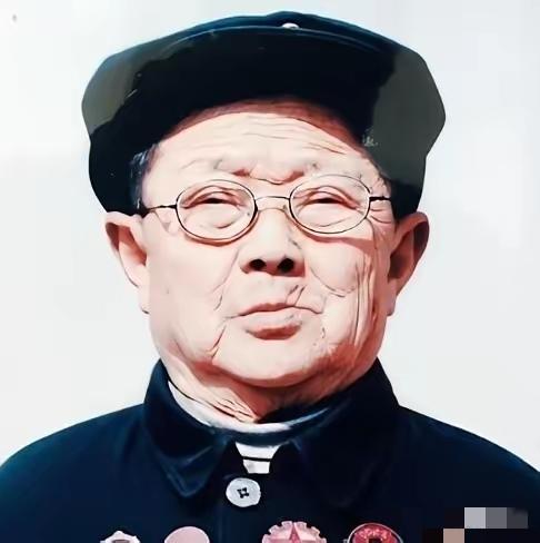 colFirst，1939年，一个“小男孩”在街上碰见日军军官茨谷五雄，随后礼貌