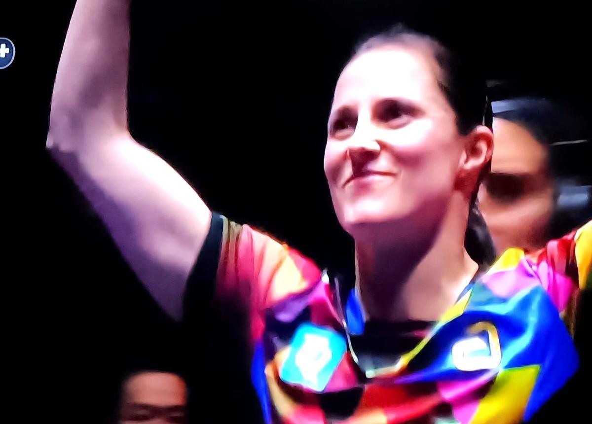 34岁德国老将，拿一把“鬼拍子”，把19岁韩国新星打蒙了。球一碰拍，像喝醉了晃