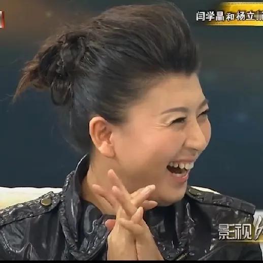 这是一条闫学晶和杨立新老师参加安徽卫视综艺节目中的一段视频，当时在节目现场，闫学