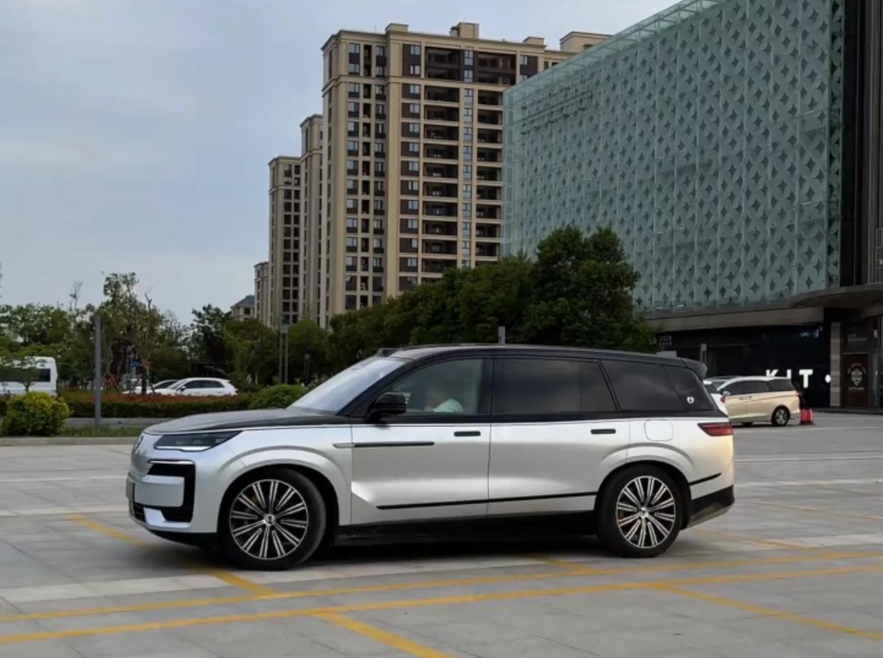 本以为电车能轻装上阵，没想到现在3吨重堪比轻卡！😱经济日报喊话：该减肥了！