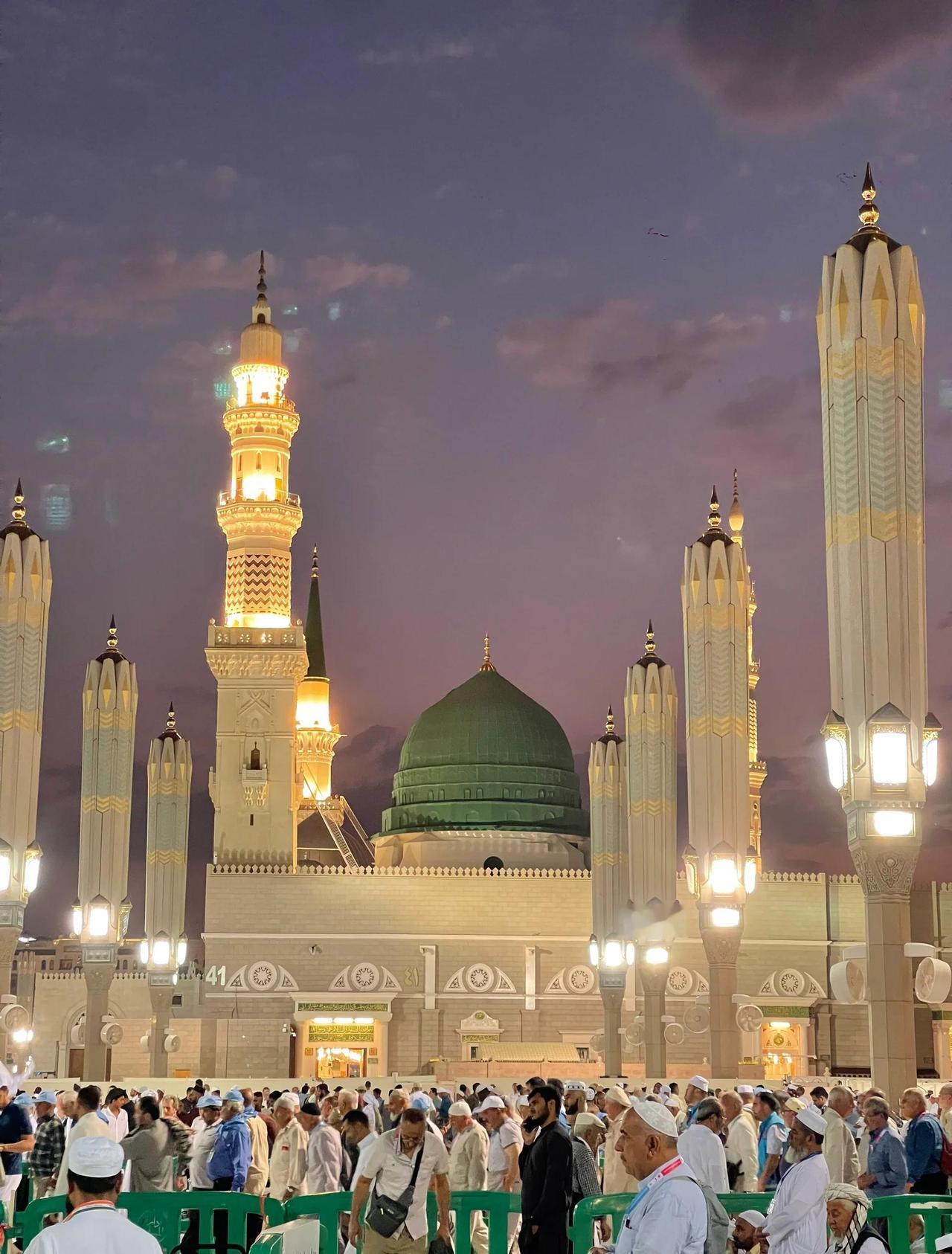 为什么沙特那么有钱，却从没有国家去打沙特的主意呢？原因很简单，因为沙特太富有了！