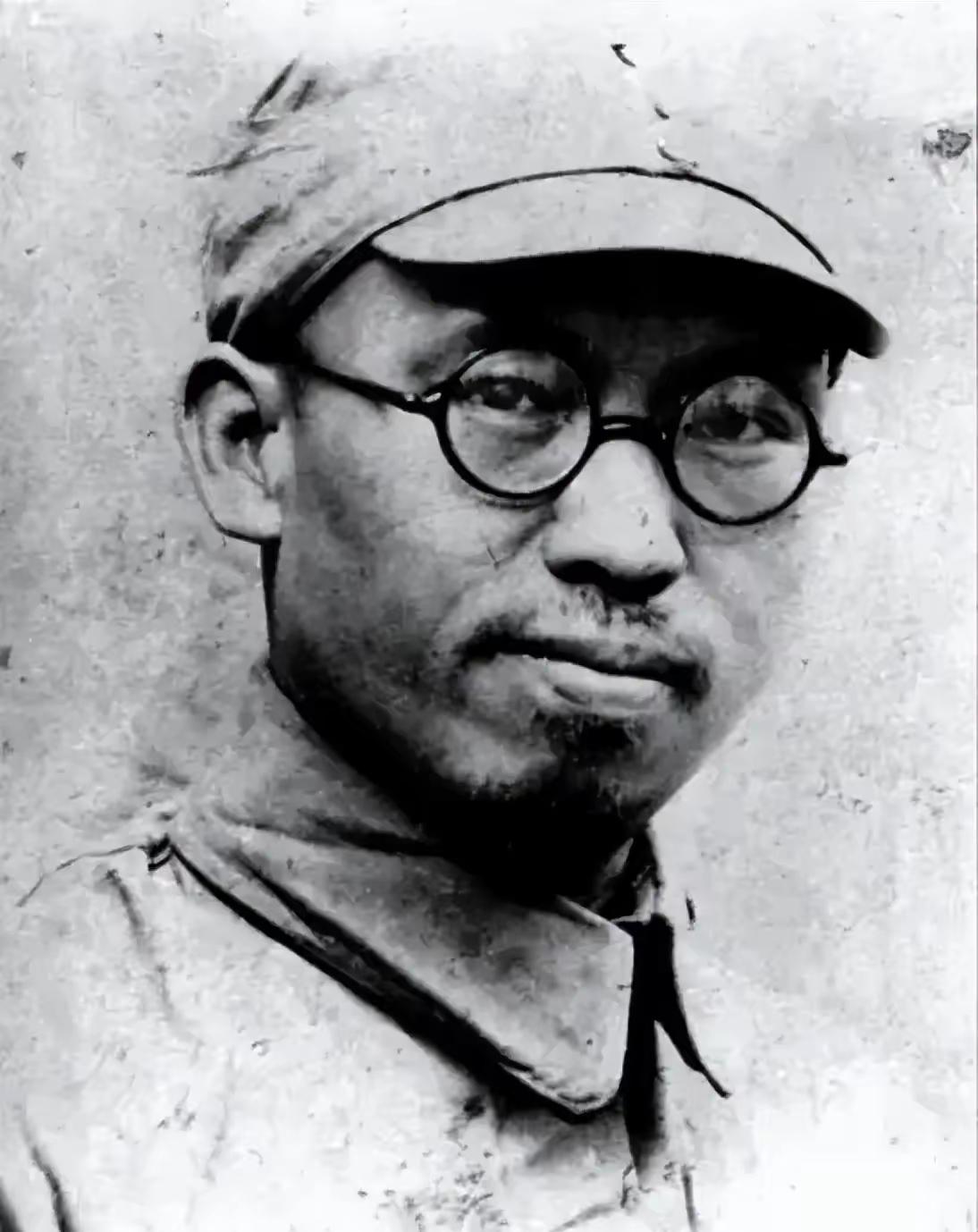 “顶级的处事，其实不是处事，而是处理情绪。”罗荣桓处理陈伯钧和陈光（二陈）的矛盾