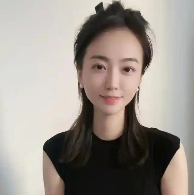 还有人在我的评论区说白珊珊没错，她没有毁人三观，她也是身不由己的受害者……咱