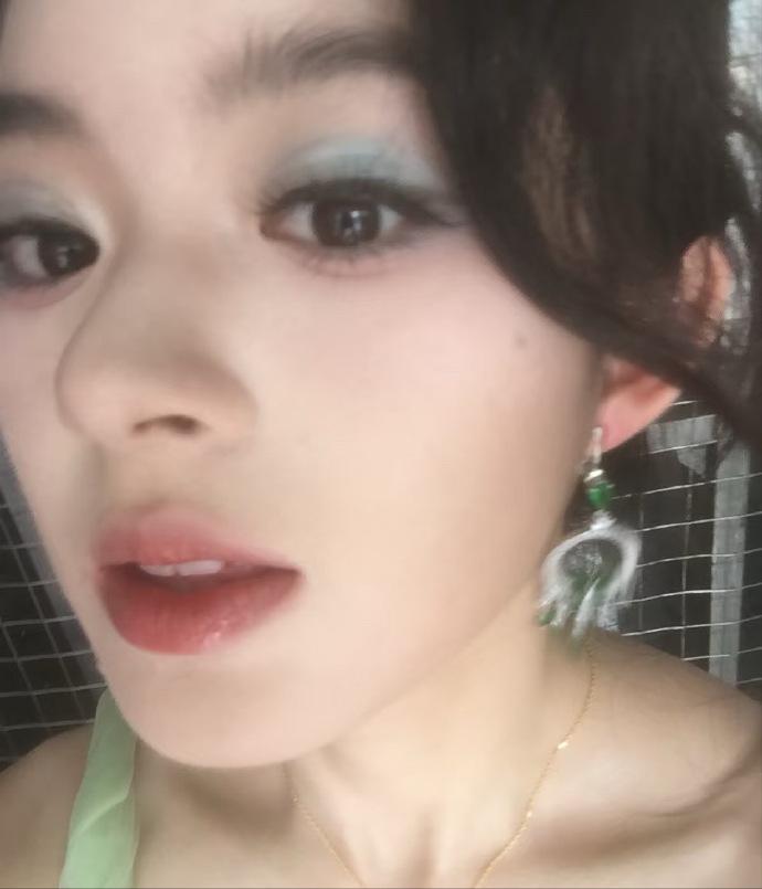 黄杨钿甜现在一定很后悔！因为自己的一场成人礼！私自戴上了母亲送的，珍藏已久的