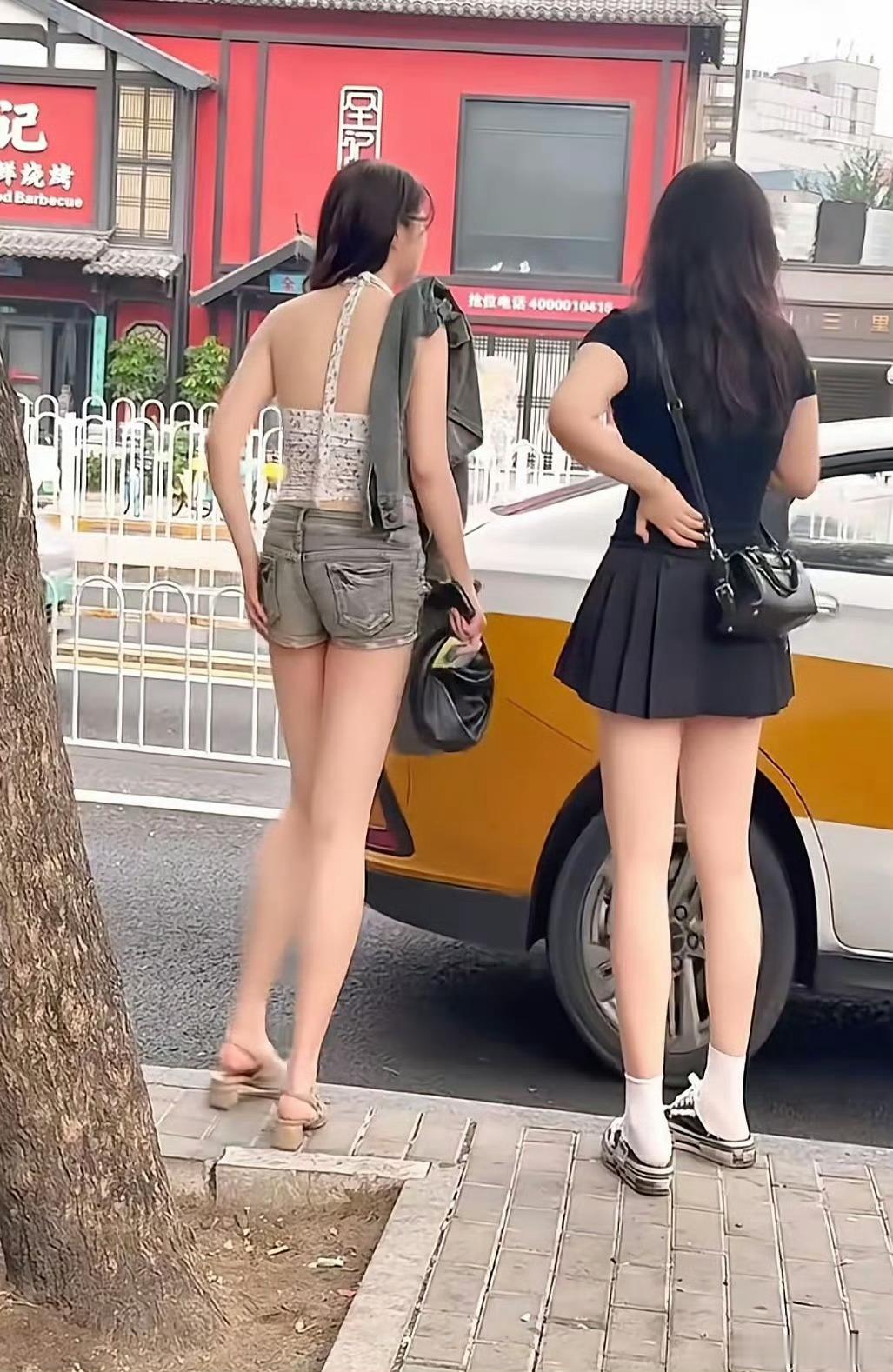 看到漂亮女生打车，身材都太好了！​​​​