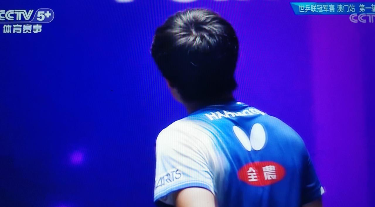 本子，回家去吧！换了一个场边指导，照样看不起你，还有脸说王皓指导？哈哈哈，笑死我
