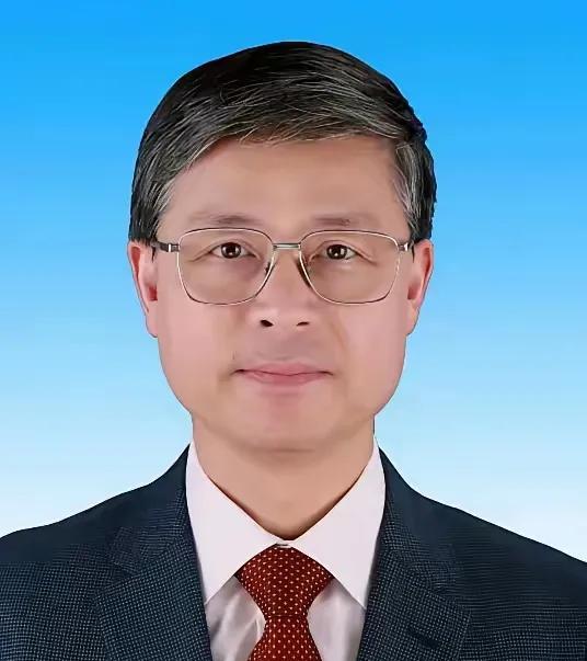 武汉大学你们要是还硬顶着，下一个就该轮到你们两位校长了。希望你们俩能经得住人民的